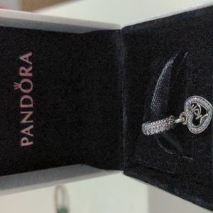 "Mom" Pandora charm